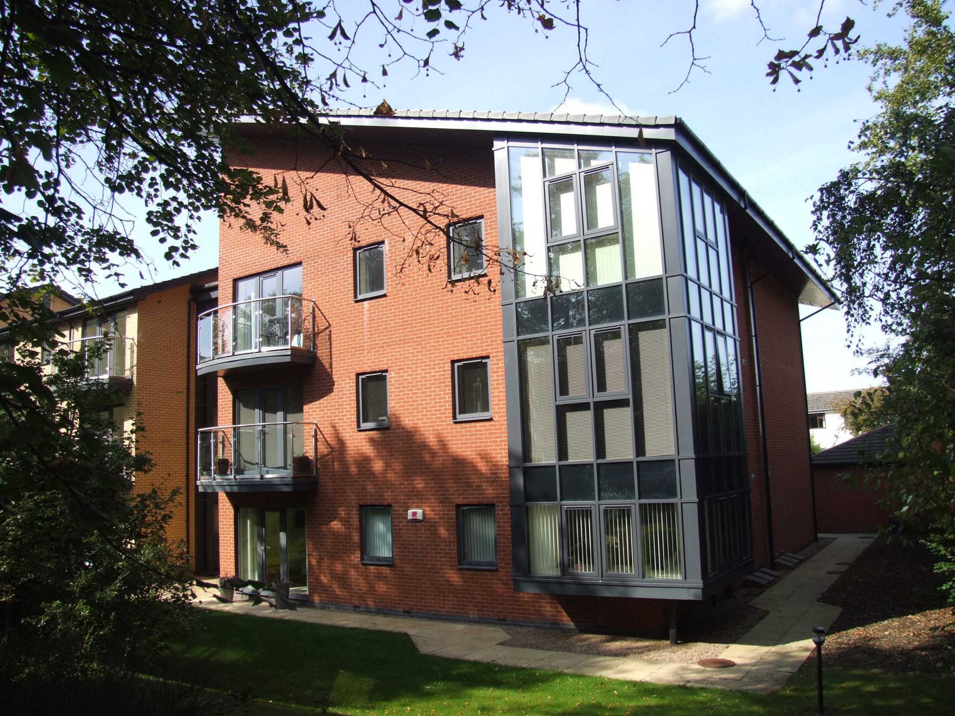 https://springwindows.co.uk/wp-content/uploads/2023/08/curtain-wall1-1.jpg